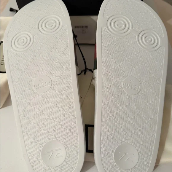 Gucci White Slides with Red and Green Accents - Picture 6 of 10